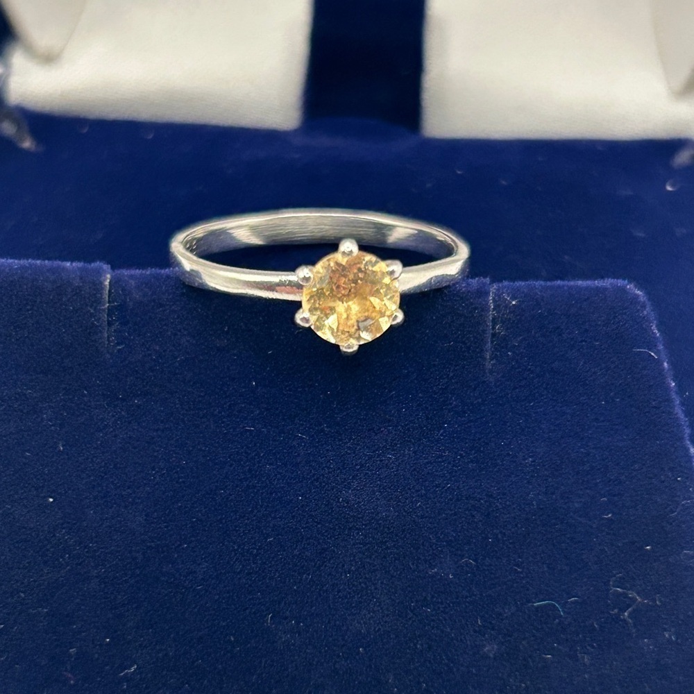 Vintage 925 Silver Ring with Yellow Cintrine Gemstone - Picture 2 of 9
